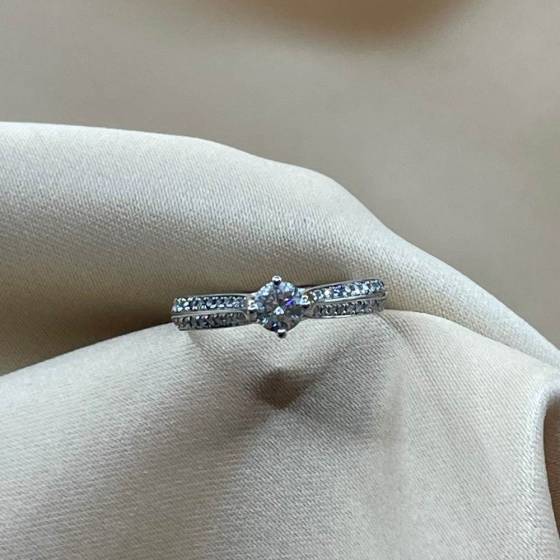 0.50ct VS/E-F Round Cut Natural Diamond Double Row Shoulder Set Ring