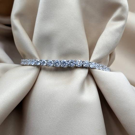 10.43ct VVS/D-E Lab Grown Round Diamond 7 Inches Graduating Tennis Bracelet in 9k Yellow Gold