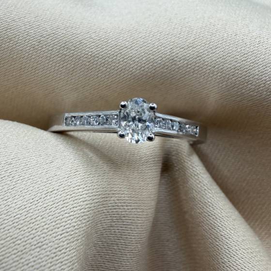 0.33ct SI/F Oval Cut Natural Diamond Shoulder Set Ring