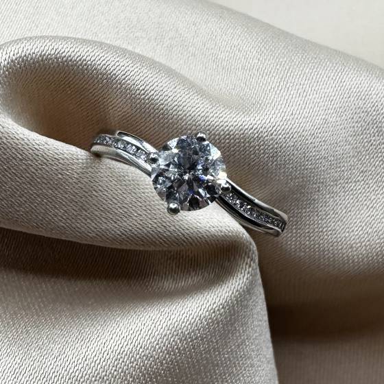 1.00ct I1/F Round Cut Natural Diamond Shoulder Set Ring