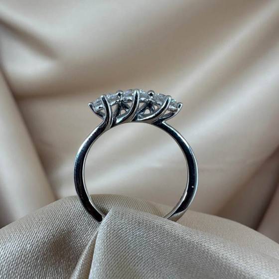 0.91ct SI/F-G Round Cut Natural Diamond Trilogy Ring