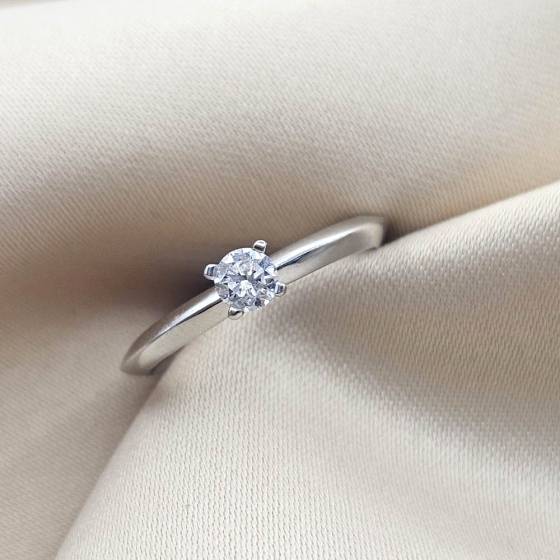 0.18ct SI/F Round Cut Natural Diamond Solitaire Ring
