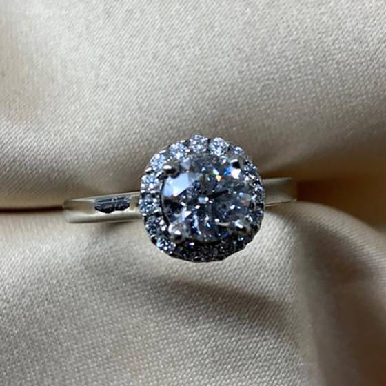 1.20ct VVS1/D Natural Princess Diamond Shoulder Set Ring in 18k White Gold