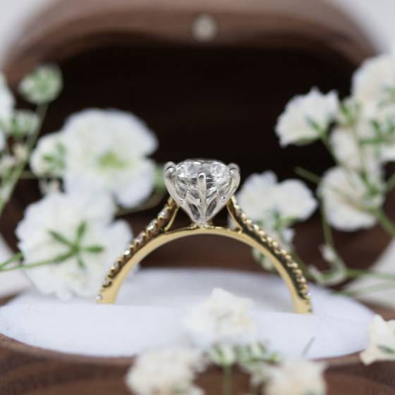 1.22ct VVS2/D Lab Grown Round Diamond Shoulder Set Ring in Platinum