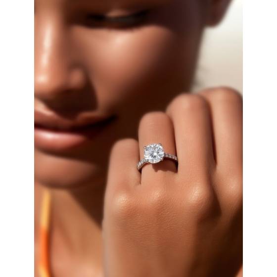 1.15ct VVS2/D Lab Grown Round Diamond Shoulder Set Ring in Platinum