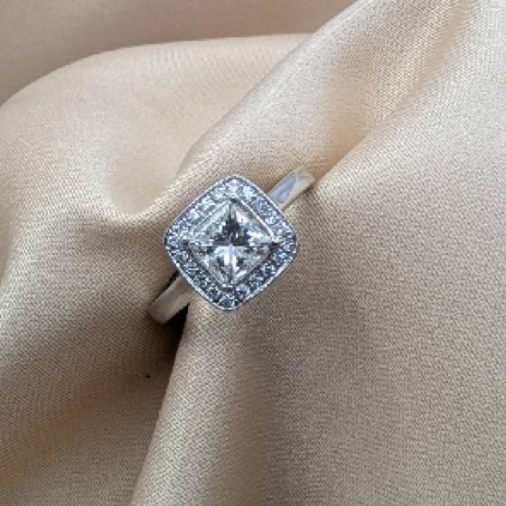 1.10ct SI2/F Princess Cut Natural Diamond Shoulder Set Ring
