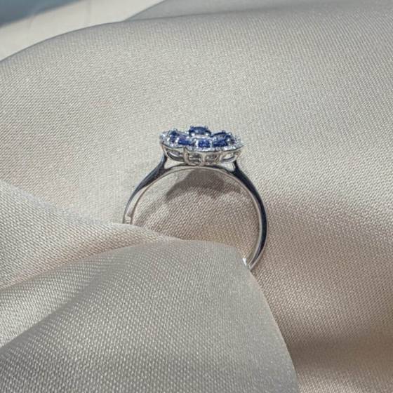 0.77ct VS/E-F Round Cut Blue Sapphire Gemstone Flower Dress Ring