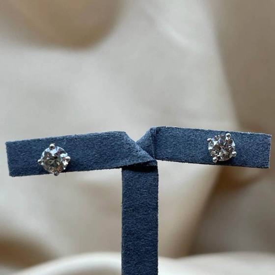1.14ct VS/G-H Round Cut Natural Diamond Diamond Clawset Stud Earrings