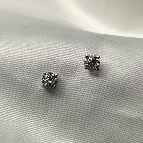 1.03ct SI/F-G Round Cut Natural Diamond Stud Earrings