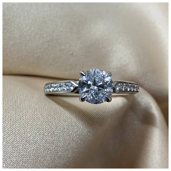 1.10ct SI2/G Natural Round Diamond Shoulder Set Ring in Platinum