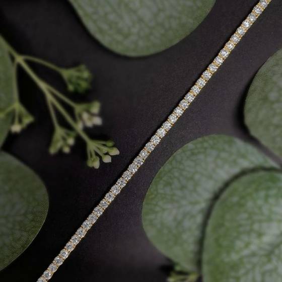 10.50ct VVS/D-E Lab Grown Round Diamond 6.5 Inches Tennis Bracelet in 9k Yellow Gold