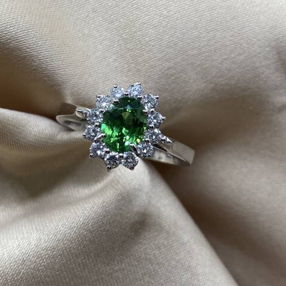 1.51ct VS/F Oval Cut Green Emerald Gemstone Halo Ring