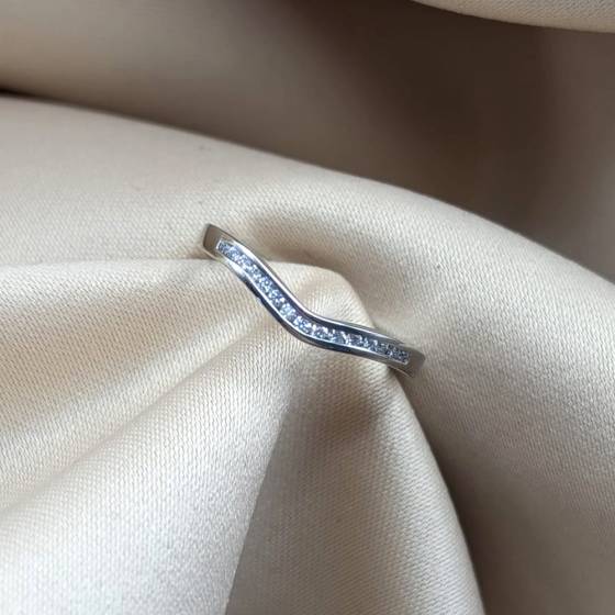 0.10ct VS/E-F Round Cut Natural Diamond Shaped Wedding Ring