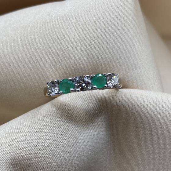 0.56ct VS/F-G Round Cut Green Emerald Gemstone Five Stone Ring