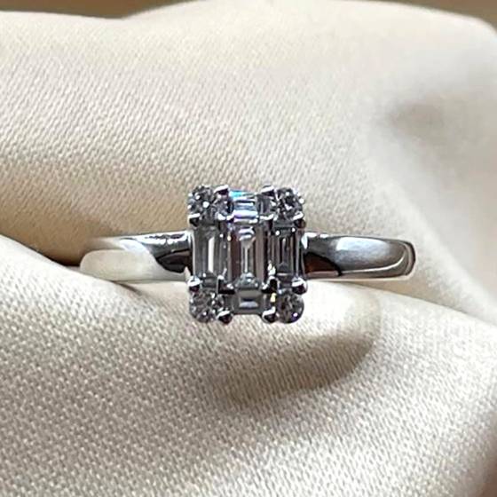 0.30ct VS/E-F Round Cut Natural Diamond Cluster Ring