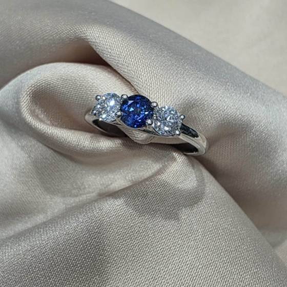 1.00ct VS/E-F Round Cut Blue Sapphire Gemstone Trilogy Ring