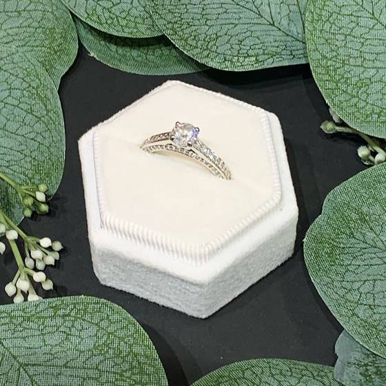 1.20ct VS2/E Round Natural Diamond Shoulder Set Ring