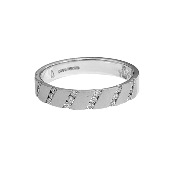 0.25ct VS/E-F Diagonal Set Round Cut Natural Diamond Wedding Band