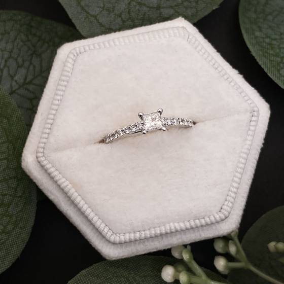 0.41ct VS2/G Princess and Round Natural Diamond Shoulder Set Engagement Ring