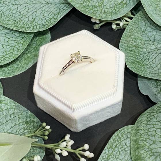 1.00ct SI1/F Round and Cushion Natural Diamond Shoulder Set Ring