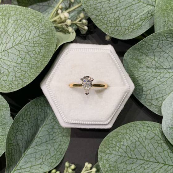 0.92ct VS2/G Pear Natural Diamond Solitaire Ring