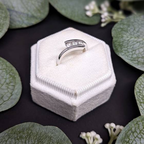 0.33ct VS/F-G Round Natural Diamond 3 Stone Ring