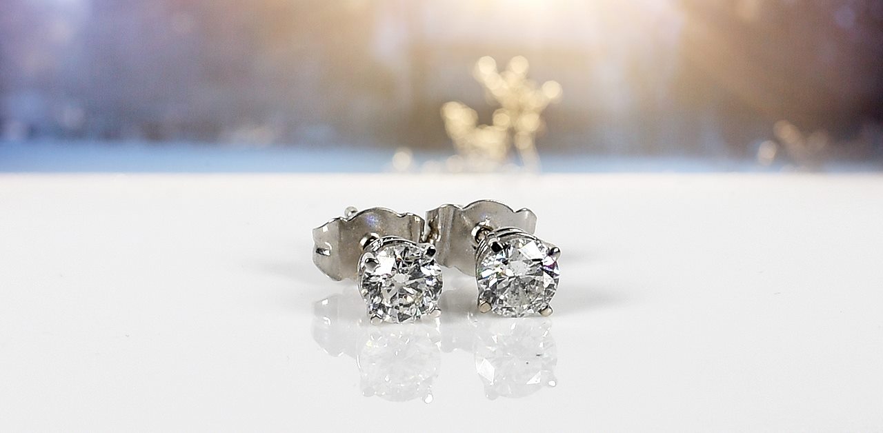 Diamond Stud Earrings under 500