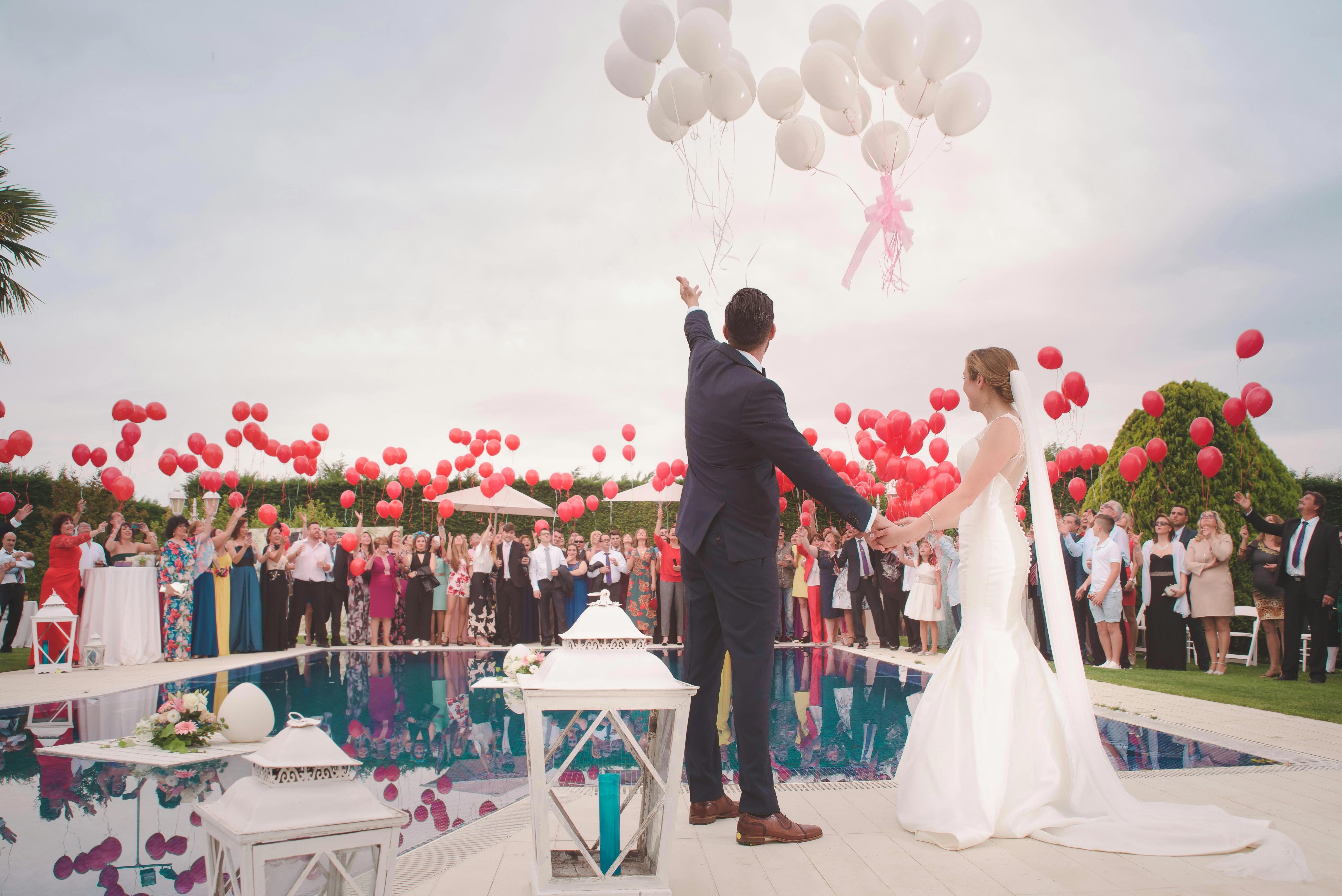 18 Fun Wedding Photo Ideas You’ll Want To Steal